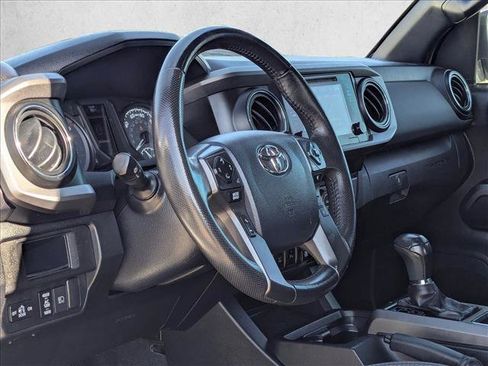 Used 2019 Toyota Tacoma TRD Sport w/ Technology Package image 9