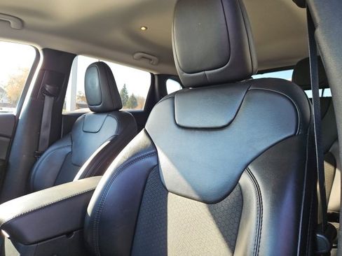 Used 2021 Jeep Cherokee Latitude Plus image 30