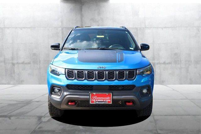 Used 2025 Jeep Compass Trailhawk AWD/4WD image 4