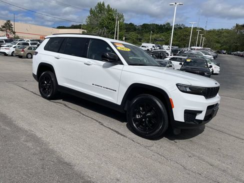 Used 2025 Jeep Grand Cherokee L Altitude AWD/4WD image 6