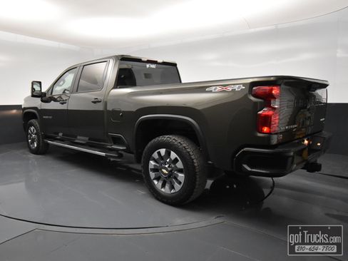 Used 2023 Chevrolet Silverado 2500 Custom w/ Custom Value Package image 4