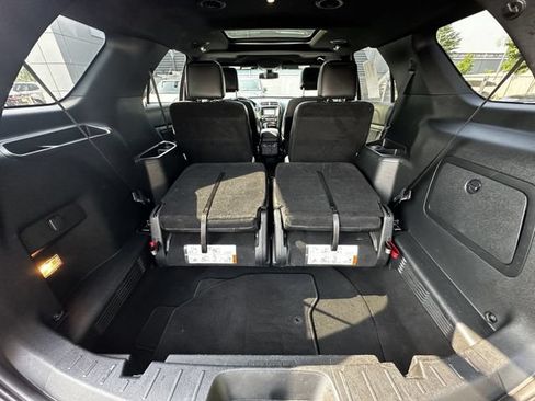 Certified 2018 Ford Explorer XLT w/ Equipment Group 202A AWD/4WD image 43