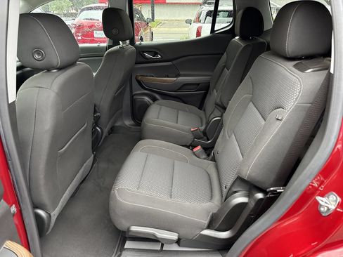 Used 2023 GMC Acadia SLE w/ Driver Convenience Package FWD image 10