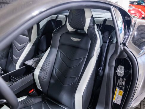 Used 2022 Aston Martin DBS Superleggera RWD image 42