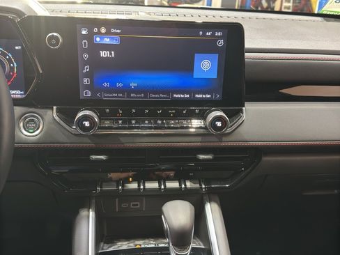 Used 2024 Chevrolet Colorado Z71 w/ Z71 Convenience Package 2 image 28