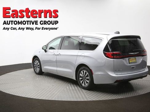 Used 2023 Chrysler Pacifica Touring-L FWD image 66
