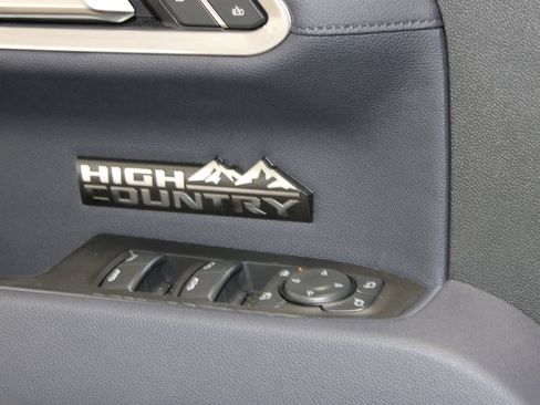 Used 2025 Chevrolet Silverado 1500 High Country AWD/4WD image 24