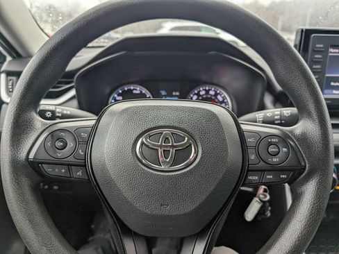 Used 2021 Toyota RAV4 LE AWD/4WD image 22