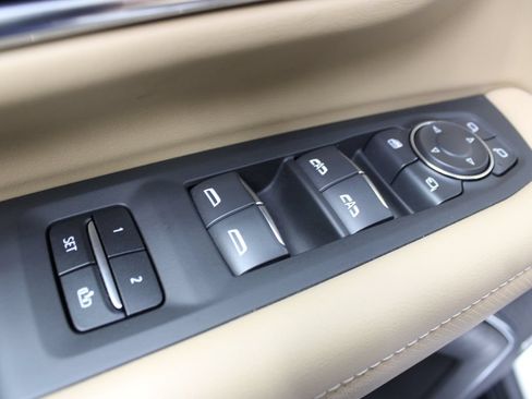 Used 2024 Chevrolet Suburban Premier AWD/4WD image 75