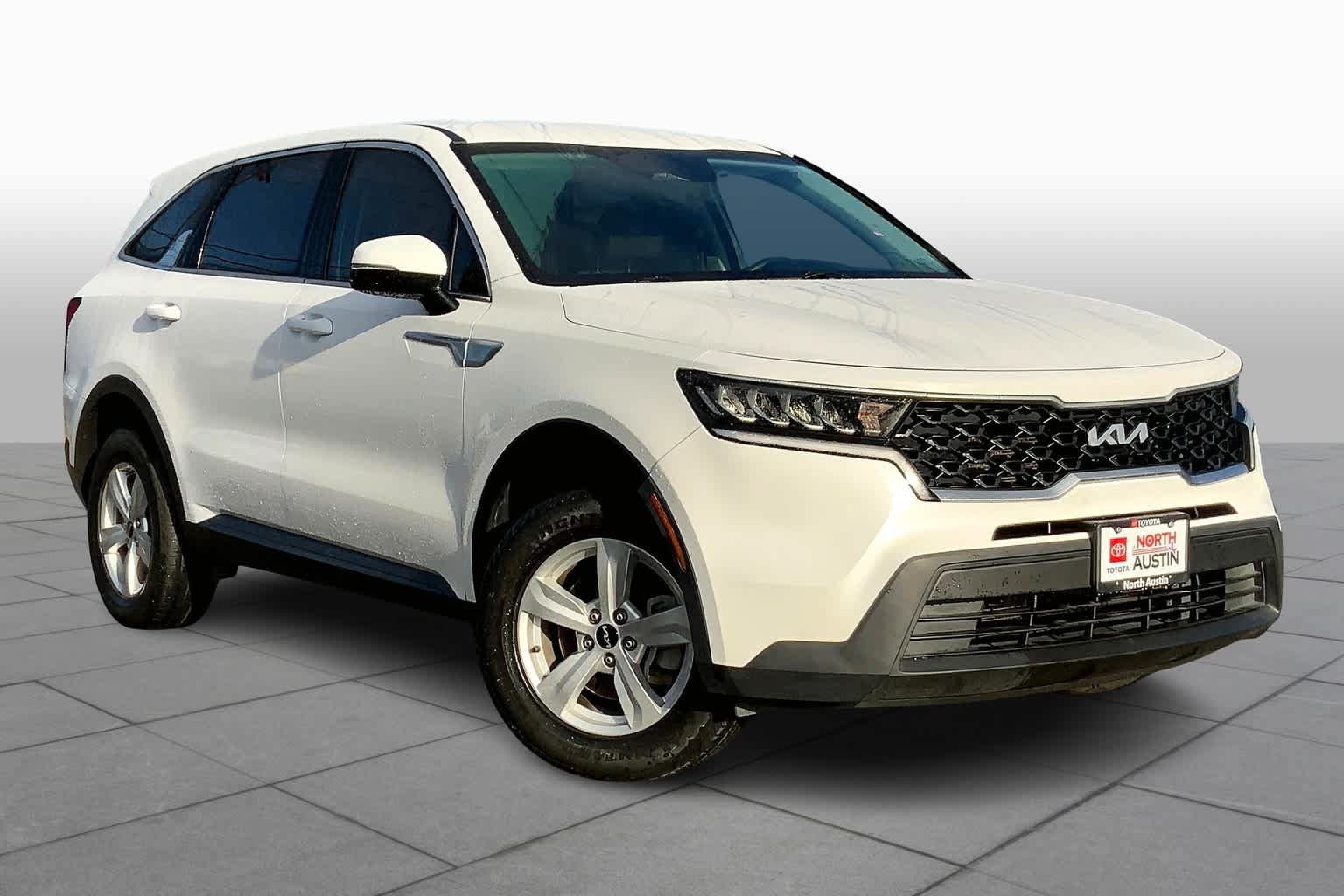 Used 2023 Kia Sorento LX AWD/4WD image 3