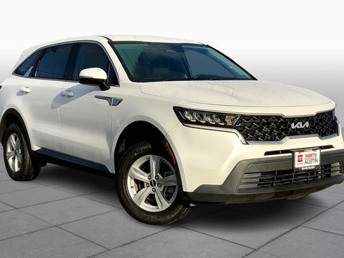 Used 2023 Kia Sorento LX AWD/4WD image 3
