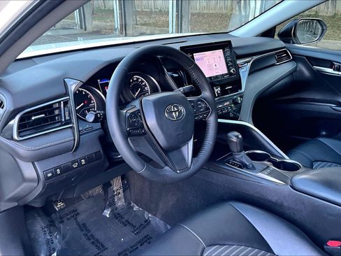 Used 2023 Toyota Camry SE w/ Convenience Package image 13
