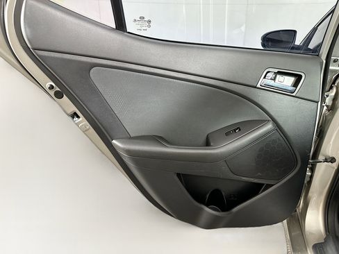 Used 2012 Kia Optima Hybrid w/ Hybrid Convenience Pkg image 22