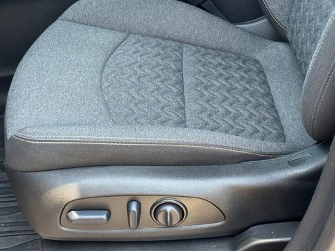 Used 2023 Chevrolet Equinox LT image 25