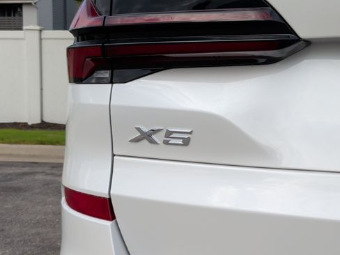 Used 2026 BMW X5 sDrive40i w/ Executive Package RWD image 12
