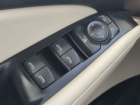 Used 2022 Buick Enclave Essence image 24