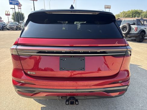 Used 2025 Lincoln Nautilus Reserve AWD/4WD image 4