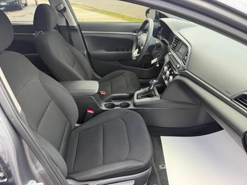 Used 2019 Hyundai Elantra SE w/ Cargo Package FWD image 18