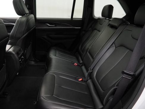 Certified 2025 Jeep Grand Cherokee Limited AWD/4WD image 19
