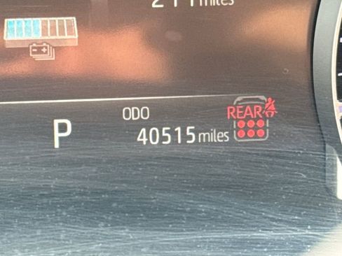 Used 2024 Toyota Highlander LE image 19