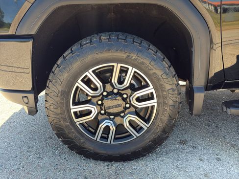 Used 2020 GMC Sierra 2500 AT4 w/ AT4 Premium Package AWD/4WD image 3