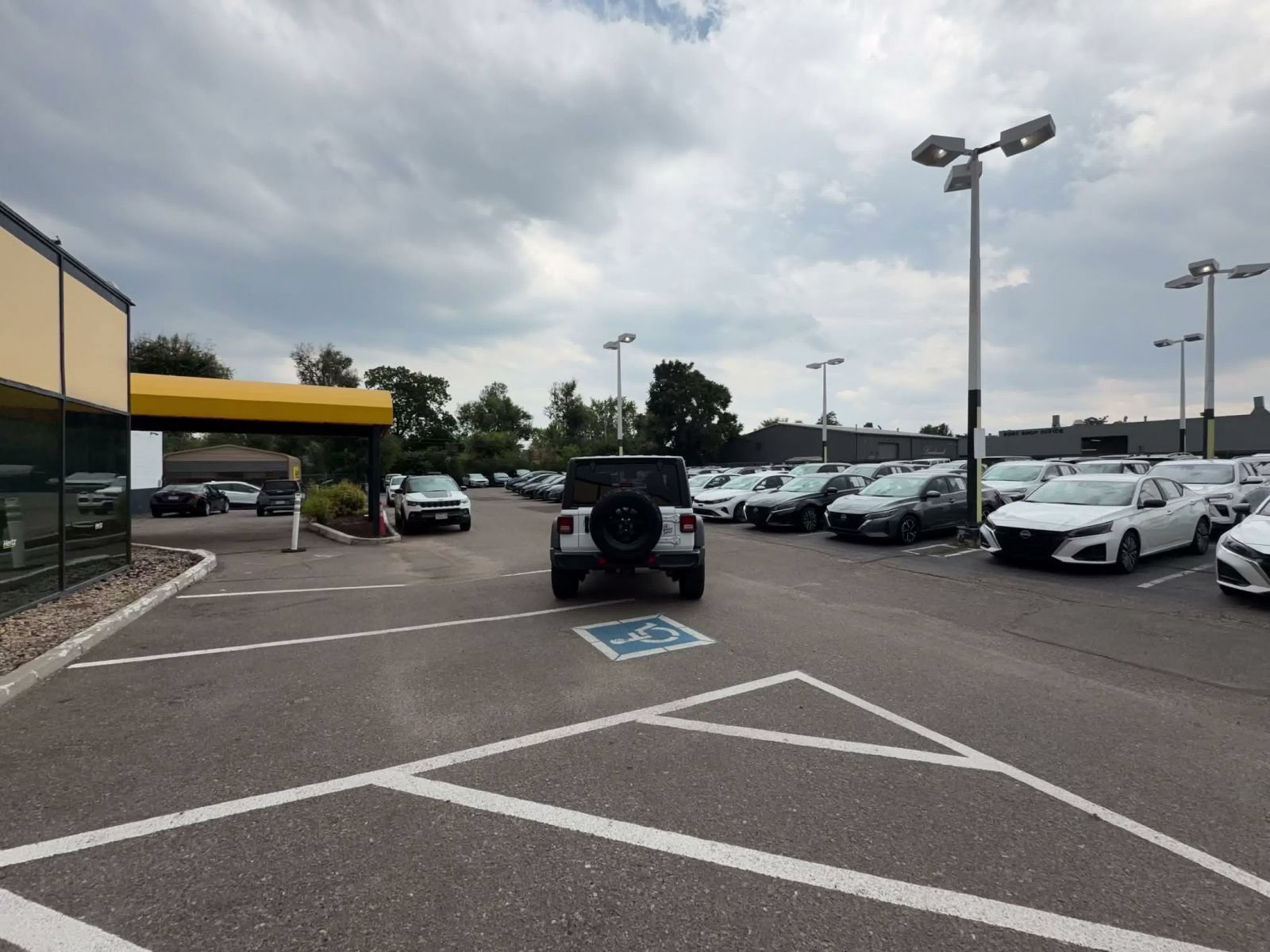 Used 2025 Jeep Wrangler Unlimited Sport AWD/4WD image 15