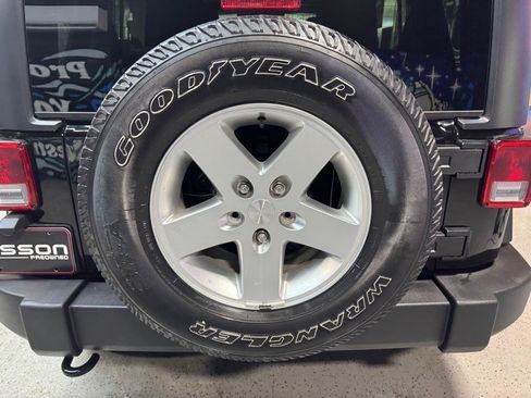 Used 2015 Jeep Wrangler Unlimited Sport w/ Quick Order Package 24S AWD/4WD image 23