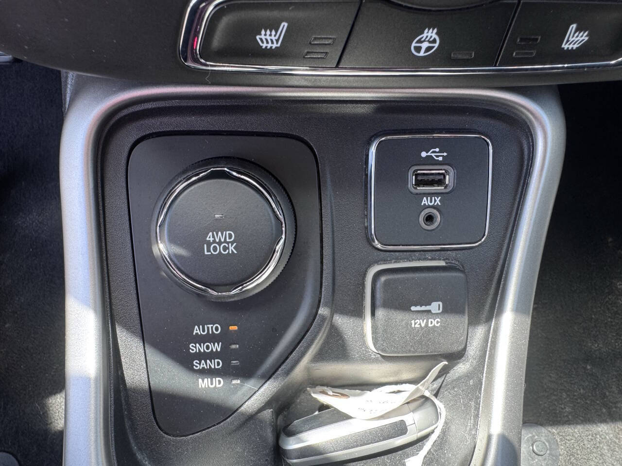 Used 2018 Jeep Compass Latitude w/ Cold Weather Group AWD/4WD image 22