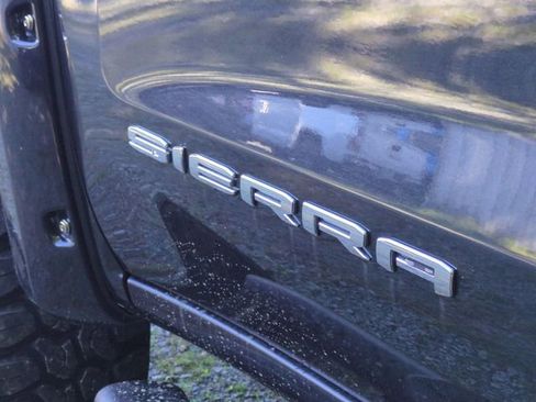 Used 2025 GMC Sierra 1500 SLT AWD/4WD image 14