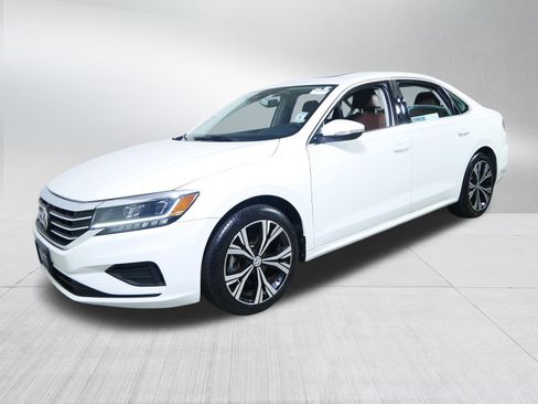 Used 2022 Volkswagen Passat 2.0T SE image 3