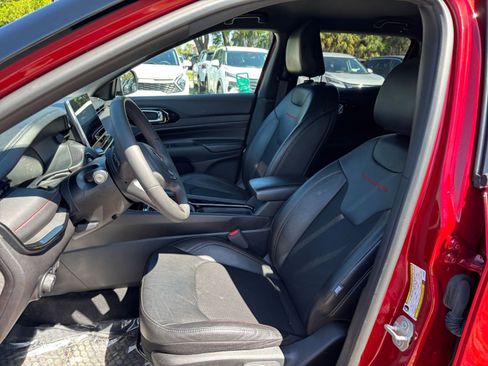 Used 2025 Jeep Compass Trailhawk AWD/4WD image 36