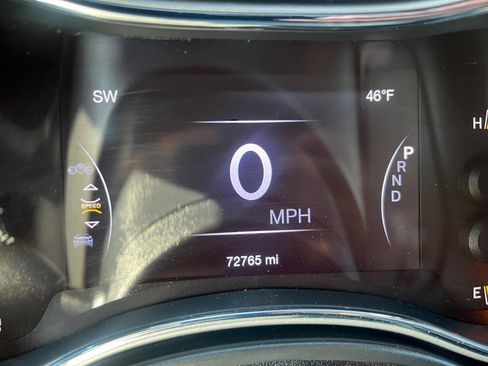 Used 2019 Jeep Grand Cherokee Altitude image 11