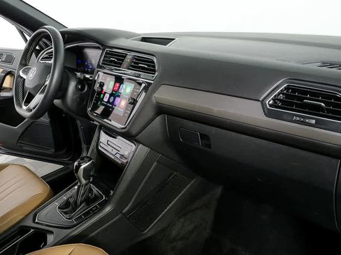 Certified 2023 Volkswagen Tiguan SE FWD image 24