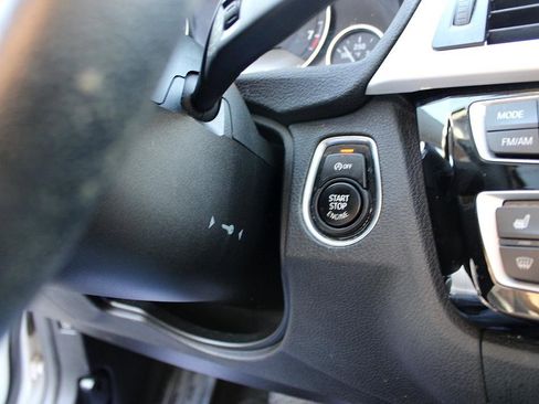 Used 2018 BMW 320i xDrive Sedan image 25