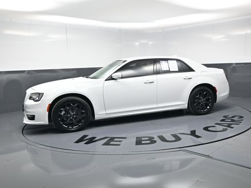 Used 2023 Chrysler 300 Touring L w/ Comfort Group image 6