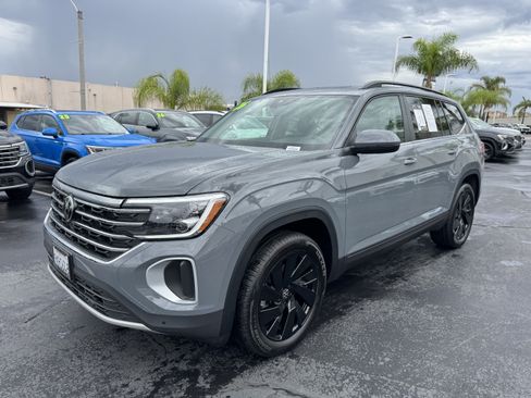 Used 2026 Volkswagen Atlas SE FWD image 4
