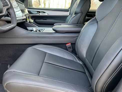 New 2026 Jeep Grand Wagoneer L Limited AWD/4WD image 19