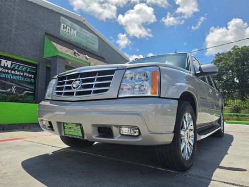 Used 2004 Cadillac Escalade ESV Platinum AWD/4WD image 2