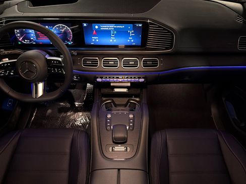 New 2026 Mercedes-Benz GLS 450 4MATIC image 12