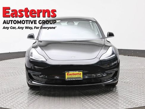 Used 2019 Tesla Model 3 Standard Range image 2