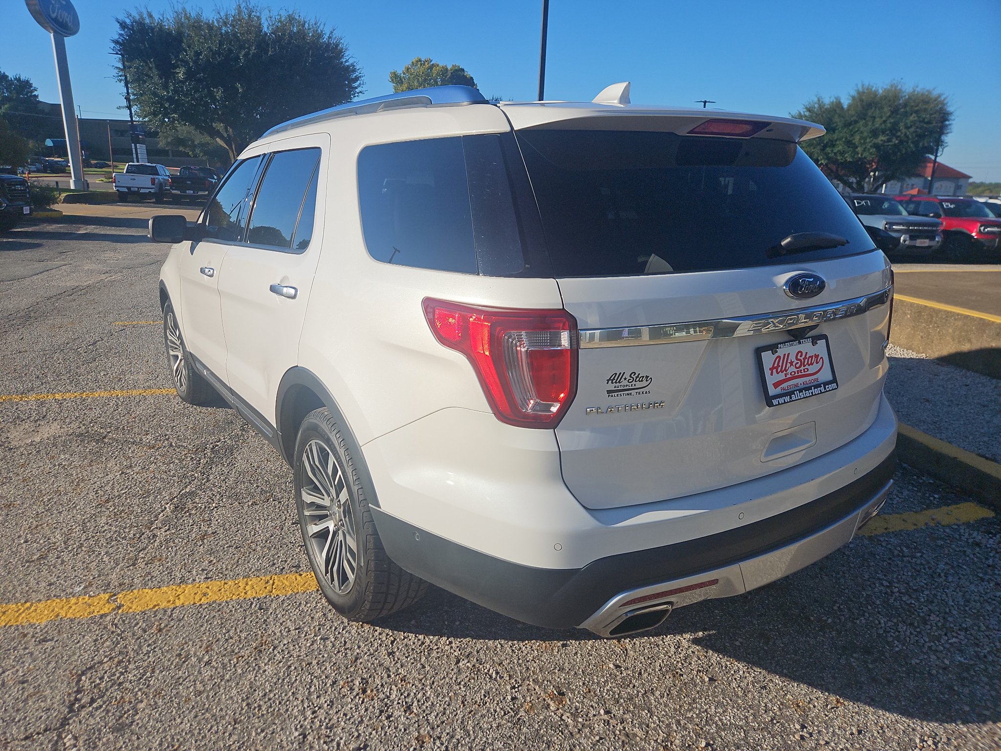 Used 2017 Ford Explorer Platinum AWD/4WD image 7
