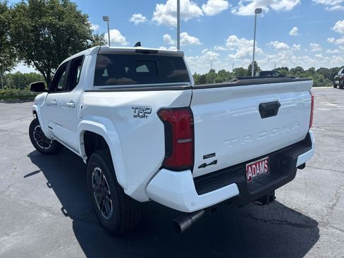 Used 2026 Toyota Tacoma TRD Sport w/ TRD Sport Upgrade Package AWD/4WD image 6