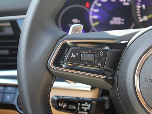 Used 2023 Porsche Panamera 4 image 20