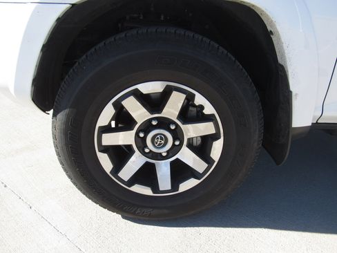 Used 2019 Toyota 4Runner TRD Off-Road image 4