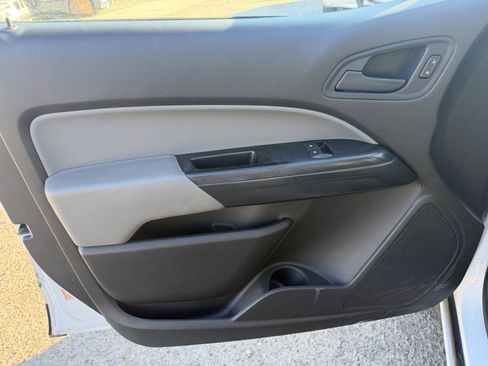 Used 2015 Chevrolet Colorado W/T RWD image 11