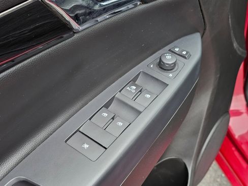 Used 2014 Chevrolet Captiva Sport LT w/ Convenience Package image 28