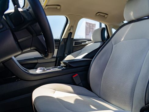 Used 2019 Ford Fusion SE w/ Equipment Group 151A FWD image 14