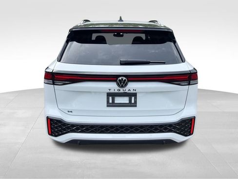 New 2026 Volkswagen Tiguan SE R-Line FWD image 6