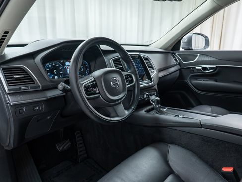 Used 2020 Volvo XC90 T6 Momentum image 12