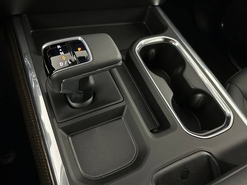Used 2025 Chevrolet Silverado 1500 LT Trail Boss w/ Convenience Package II AWD/4WD image 18